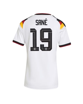 Billige Fotballdrakt Tyskland Leroy Sane #19 Replika Hjemmedrakt Dame VM 2026 Kortermet Billige Fotballdrakt Tyskland Leroy Sane #19 Replika Hjemmedrakt Dame VM 2026 Kortermet